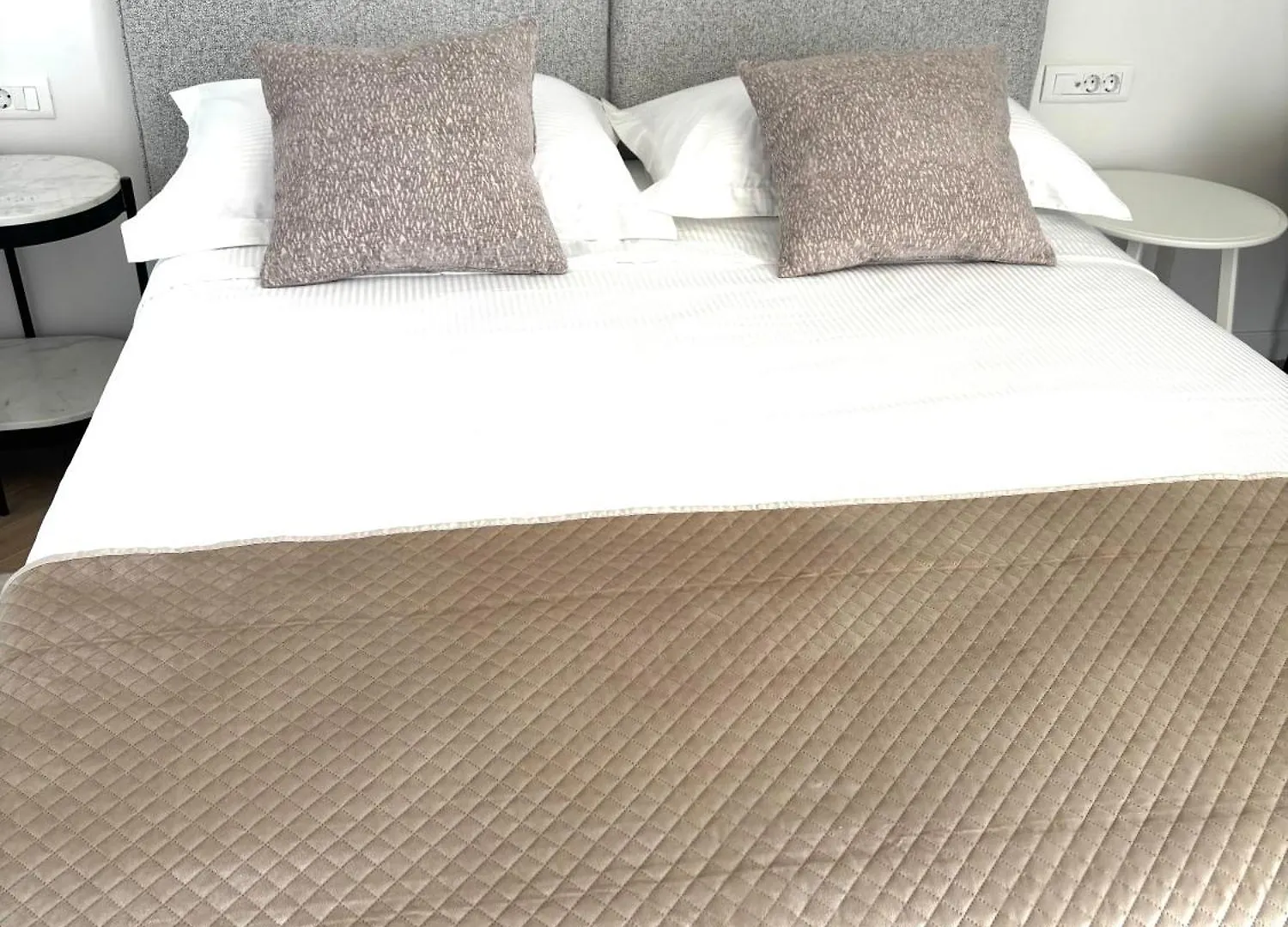 Stella'S Beachfront Aparthotel 스플리트